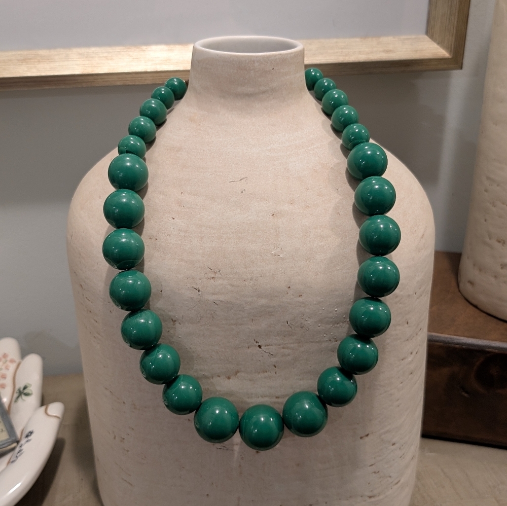 Vintage Bold Green Beaded Necklace